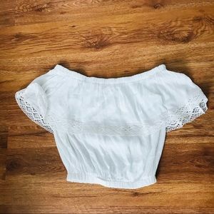 Off shoulder cropped top